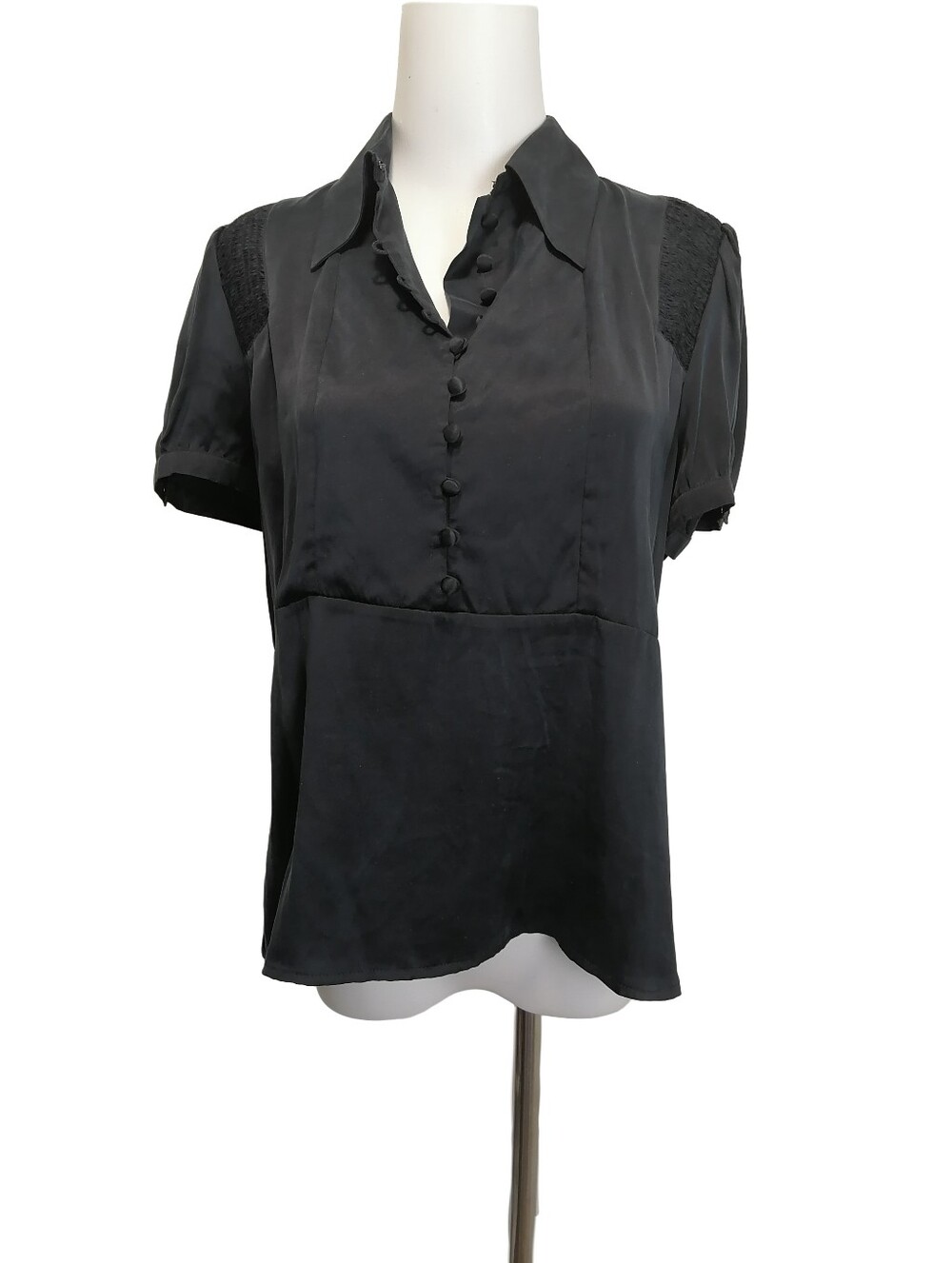 🖤🖤 Black 100% Silk Short-Sleeve Button Front Women’s Top